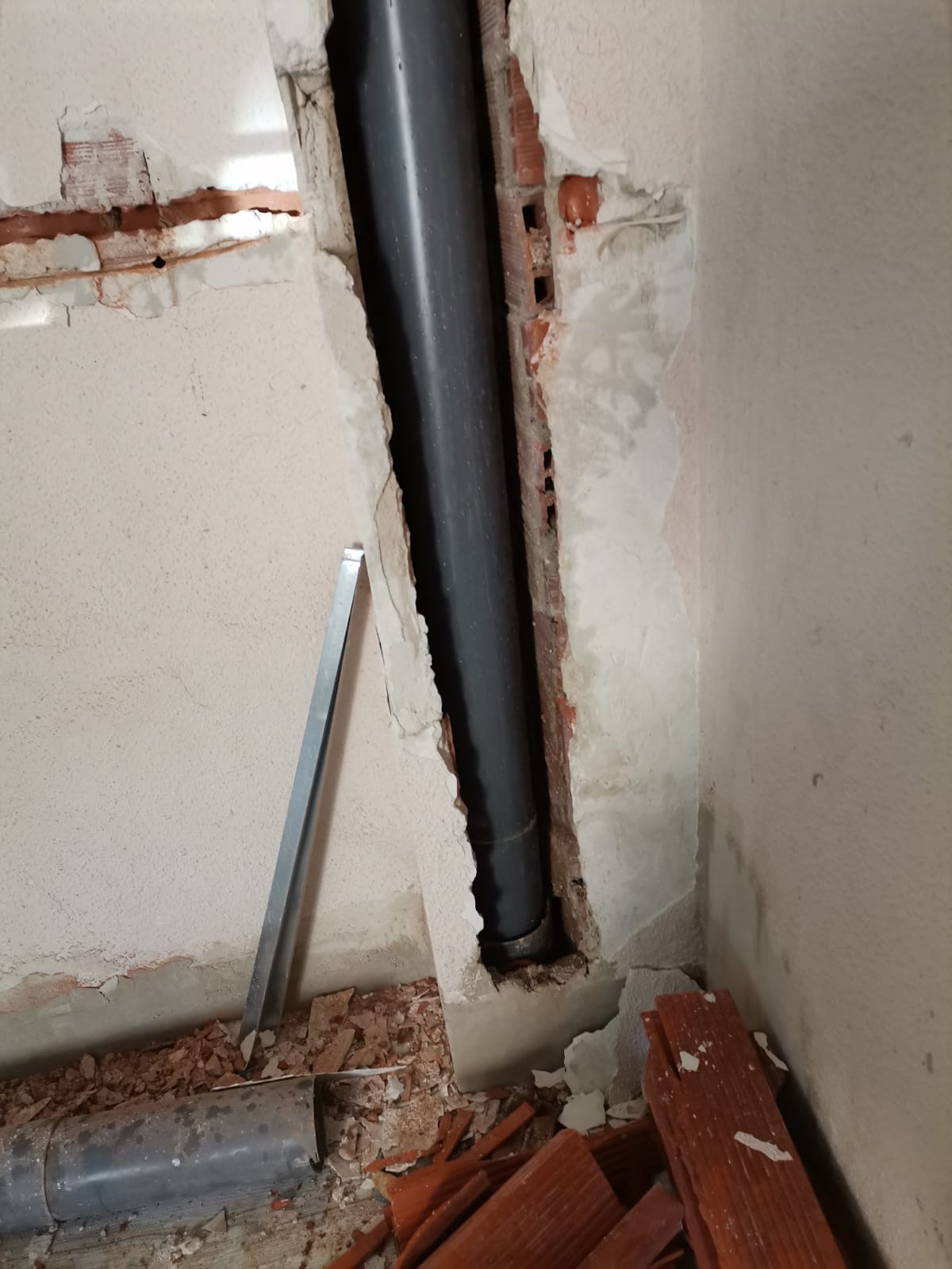 Reparación de bajante de saneamiento