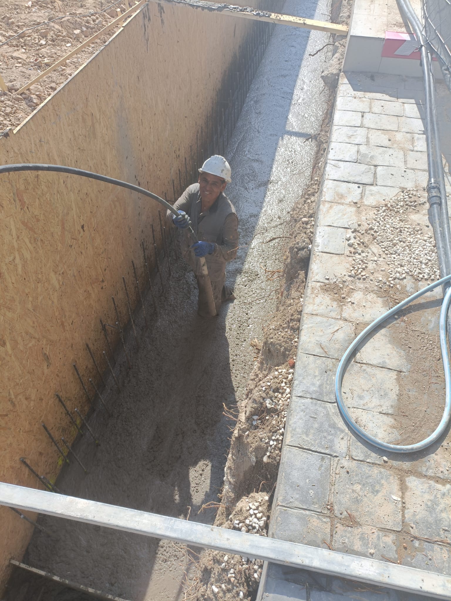 Cimentación y refuerzo de muro perimetral